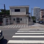 Casa a venda  no Boqueirão, Praia Grande com duas casas e um salão comercial e duas vagas de garagem 2 quarto,sala , banheiro e cozinha e lavanderia parte de baixo parte de cima igual mais sacada , va