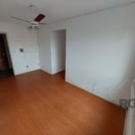 APARTAMENTO de 2 dormitórios, 55,62 m² de área privativa. No sexto andar com elevador.. Sala estar-jantar, cozinha, área de serviço conjugada, banheiro social, corredor de circulação. Os móveis sob me