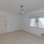 Apartamento de 3 dormitórios amplos,  living para 2 ambientes, sala de estar, banheiro social, cozinha bem espaçosa, banheiro serviço, terraço com tanque&lt;BR&gt;Prédio em ótima localização, próximo 