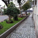 Vende apartamento térreo bem localizado, próximo ao Carrefour e SubWay da Av. Bento Gonçalves. Apartamento com sala de estar, 2 dormitórios, banheiro, ampla cozinha, pátio e área de serviço. Aceita fi