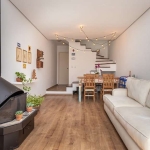 Excelente casa em condomínio fechado no bairro Teresópolis!&lt;BR&gt;São 109m² distribuídos em 3 pavimentos, sendo o 1º composto por um espaçoso living para dois ambientes com lareira, lavabo, cozinha