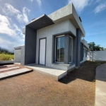 Excelente casa 3 dormitórios sendo uma suíte, cozinha, amplo living conceito aberto,   jardim de inverno, porcelanato, espera ar condicionado e Juncker, pátio nos fundos com churrasqueira.&lt;BR&gt;Pr