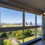 Apartamento dos sonhos à venda em Icaraí, Porto Alegre! &lt;BR&gt;&lt;BR&gt;Descubra este espetacular imóvel com 3 quartos (1 suíte), oferecendo 114,2m² de área privativa semi-mobiliada, com uma vista