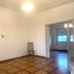 Apartamento 04 dormitórios,  no Bairro Higienópolis, clássico, com 3.10m. de pé direito, apartamento com muito potencial.&lt;BR&gt;187m² de carpete, na marcação atual corresponde a 230m² privativos.&l