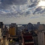 Vende apartamento em andar alto com linda vista para o Guaíba, arejado, iluminado, 1 dormitório,  cozinha, sala de jantar , sala de estar,  piso parquet e  banheiro.&lt;BR&gt;-Sol manhã e tarde &lt;BR