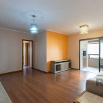 Apartamento de 3 dormitórios, com 118 m² privativos, de frente, localizado em rua calma no bairro Menino Deus. Uma suíte com closet e hidromassagem, living 2 ambientes, sacada com churrasqueira, depen