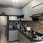 Apartamento de 2 dormitórios, totalmente mobiliado, em ótima localização, fácil acesso à PUC, excelente posição solar, banheiro com ventilação natural, perfeito para moradia ou investimento.