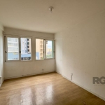 Apartamento de 55m², 1 dormitório, living para 2 ambientes, cozinha com possibilidade de integração, área de serviço separada e 1 banheiro (suíte). Imóvel de frente, com vista definida para copa das á