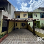 Casa à venda no bairro Hípica | Imóvel de dois pavimentos, com 2 dormitórios, banheiro social, sala, cozinha e lavabo. Garagem para 2 carros e área nos fundos da casa com churrasqueira, além de sótão 