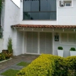 Casa em Porto Alegre, no bairro Ipanema, com 4 dormitório(s), e 4 banheiros, à venda.