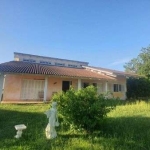 Casa em Porto Alegre, no bairro Vila Nova, com 3 dormitório(s), e 3 banheiros, à venda.