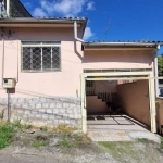 Casa em Porto Alegre, no bairro Vila Nova, com 2 dormitório(s), e 2 banheiros, à venda.