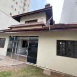 Casa Comercial para Locação em Itajaí, Centro, 6 dormitórios, 1 suíte, 3 banheiros, 2 vagas