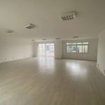 Sala comercial localizada no bairro Vila Ipiranga com 197m²