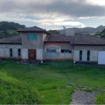 CASA  250 M² EM TERRENO DE 908,60 M² A VENDA EM LINDOIA S.P. - COM 02 QUARTOS, 01 SUITE, 01 QUARTO NO SÓTÃO.