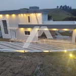 Linda Casa de Alto Padrão a venda Vale dos Lagos