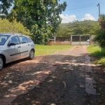 Terreno de 840m² com duas casas a venda em Canoas, localizado na Avenida Santos Ferreira. A casa  da frente tem 3 dormitórios, sala de estar, sala de jantar, cozinha, 2 banheiros e ampla garagem fecha