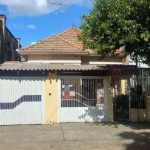 Casa ampla e térrea a venda no bairro São Geraldo Quarto Distrito de Porto Alegre. O imóvel conta com 3 dormitórios com suites, varanda, 2 salas, cozinha, patio com piscina, área com churrasqueira, ca