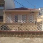 Excelente casa em alvenaria para fins comerciais  e residencial no bairro São Geraldo. Toda reformada.  Casa com peças amplas,  iluminadas e ventiladas,   cozinha e espaço com churrasqueira.  Na área 