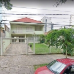 Excelente casa à venda, com 324m² de área privativa, 4 dormitórios, 4 banheiros sociais, 2 vagas de garagem, face do imóvel para o Andar Inteiro, salas espaçosas, estado de conservação ótimo. Não perc