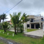 EXCELENTE SOBRADO FRENTE PARA O MAR COM PISCINA E ÓTIMA ÁREA DE LAZER NA BARRA DO SAÍ.