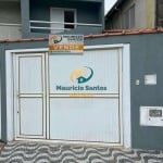 Sobrado Geminado em Mongaguá, bairro Oceanópolis, 2 dormitórios, banheiro social e lavabo, 2 vagas de garagem, localizado  na quadra da praia.