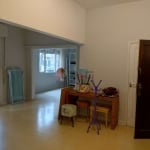 Vende-se apartamento em Higienópolis, 3 dormitórios.