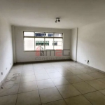 Vende-se apartamento na Água Branca com 3 dormitórios.