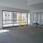 Apartamento em andar alto, no coração do Campo Belo.