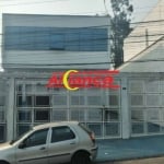 CASA COM PONTO COMERCIAL NA PARTE DEBAIXO .