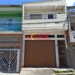 Casa assobradada com 02 quartos, 02 salas, cozinha, 02 banheiros, 04 vagas com Escritura Registrada.