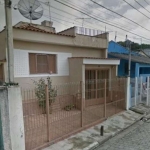 Casa confortável, arejada  com 2 dormitórios, sala, cozinha, lavanderia, terraço e 2 vagas de garage