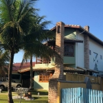 CASA  DE CONDOMINIO NO LITORAL NORTE COM 5 QUARTOS, SENDO 2 SUÍTE + PISCINA... A VENDA