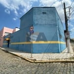 Prédio Comercial; próximo ao centro de Suzano; com 8 salas; refeitório; pátio; banheiros.