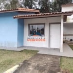 Casa à venda em condomínio fechado  Imóvel com:- 2 dormitórios- Sala de estar-Sala de jantar- Cozinha- Área de serviço- Lavabo- 2 banheiros- Quintal.