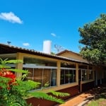 Linda Chácara em Condomínio Fechado, de 3.000m2, com  550m2 de área Construída, com Muito Verde no Vitassay em Boituva