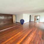 Apartamento  à venda com 4 dormitórios sendo 1 suíte, 4 banheiros, 2 vagas, 220 m², localizado na R