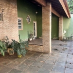 Casa com 3 Quartos e 2 banheiros à Venda