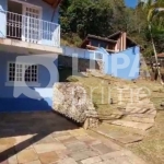 Casa à venda em Condomínio Fechado-Vila Santos- 4 dormitórios- 1 suíte 1 sala,  3 banheiros, 3 vagas