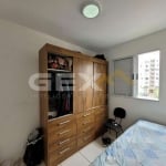 Apartamento em condomínio fechado com espaço de lazer completo.