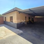 Casa à venda no bairro Belvedere, 3 quartos e um quintal amplo.