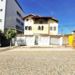 Casa de 3 pavimentos à venda no São Judas, 5 quartos sendo 1 suíte.