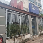 Casa  comercial com garagem,  medindo aproximadamente 500 m², situado na  Av. Plínio Brasil Milano.