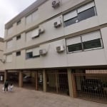 Excelente apartamento de 02 dormitórios, todo reformado,, com piso porcelanato, móveis sob medida na cozinha e banheiro, com ar condicionado split e Junker. Com vaga de garagem dupla e coberta. Próxim