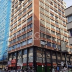 Amplo apartamento de com 91,44m² área privativa, 2 (dois) dormitórios dependência de empregada, localizado no bairro Centro em Porto Alegre.