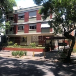 Vende-se apartamento de um dormitório em localização privilegiada, ao lado de uma PanVel, perfeito para um casal. Inclui cozinha completa com geladeira, micro-ondas e mesa de sala, abajures, quarto co