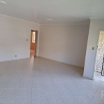 Casa 3 dormitório , uma suite , living amplo , cozinha e area serviço separada, dependencia de empregada  , gabinete   , garagem fechada 2 carros  ,mais um espaço 1 carro descoberto .&lt;BR&gt;Outra c