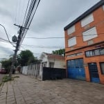 Apartamento de 02 dormitórios, no Bairro Floresta&lt;BR&gt;&lt;BR&gt;Imóvel com 77m², vaga rotativa, imóvel reformado, com piso  de porcelanato, ensolarado, de frente para avenida, armários , banheiro