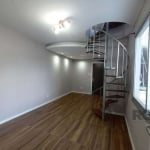 Vende-se cobertura  duplex ,com sol o ano inteiro(do nasceste ao entardecer)com 2 dormitórios, sala social com churrasqueira. Reformada, inclusive hidráulica e elétrica.. .Janelas em alumínio branco, 