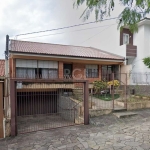 Casa  com três (3) dormitórios, uma (1) suíte, três (3) vagas de garagem no bairro Chácara das Pedras em Porto Alegre.&lt;BR&gt;Casa próxima da Rua  Ernesto Ludwig, perto do Gecepel ,  com três dormit